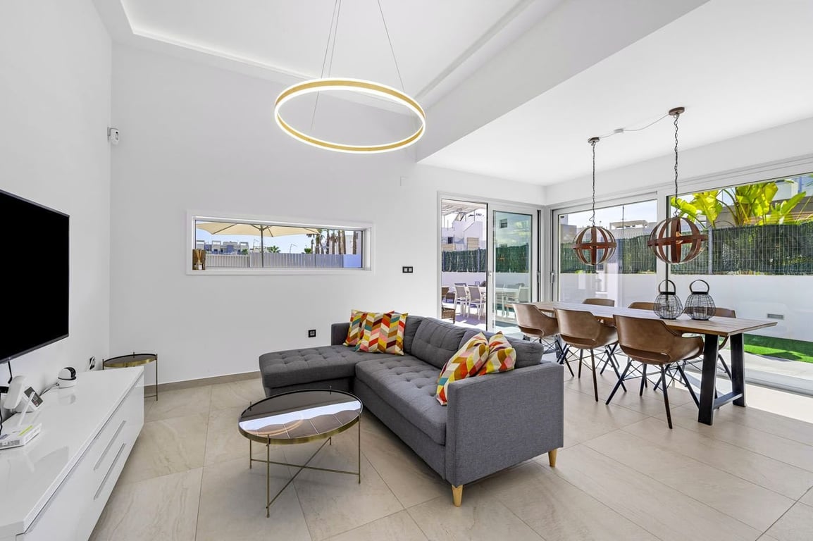 Villa in Guardamar del Segura - Image 2