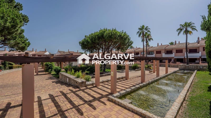 Villa in Quarteira - view 1