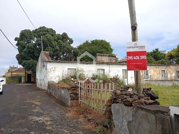 House in Lajes - view 1