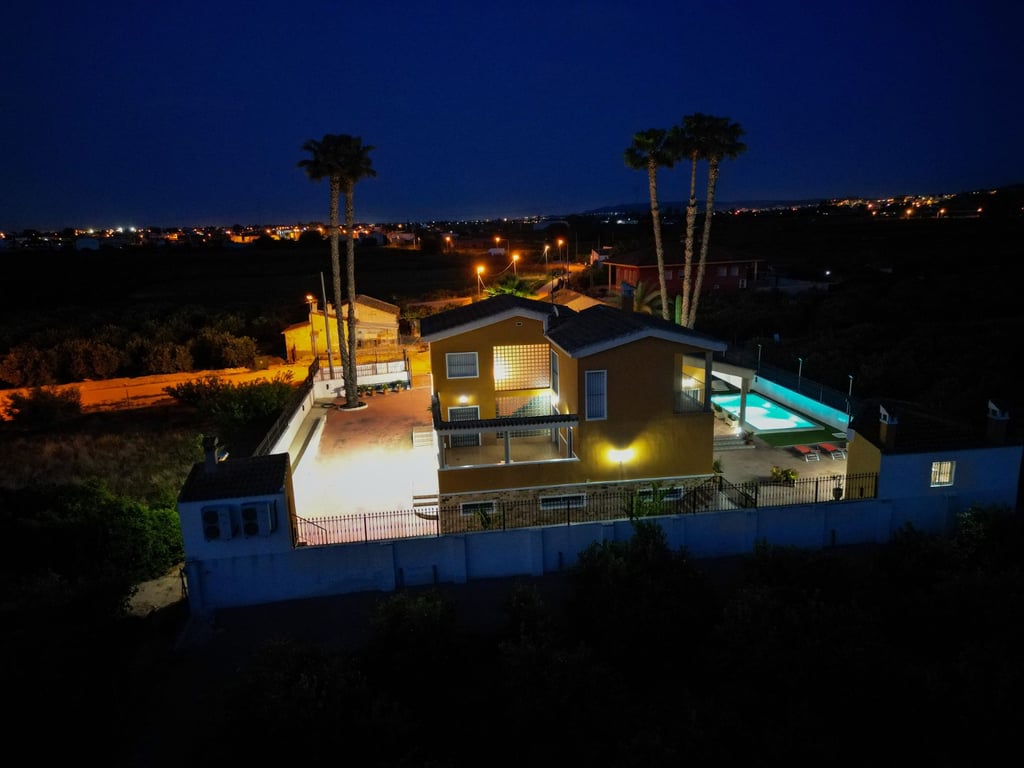 House in Arneva - Image 4