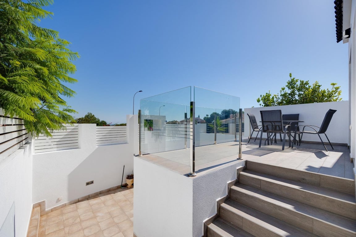 Villa in Torrevieja - Image 2