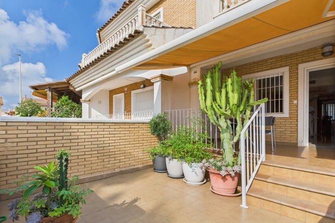 House in Los Alcazares - view 1