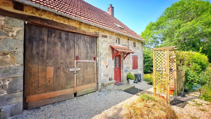House in Saint-Pardoux-les-Cards - view 1