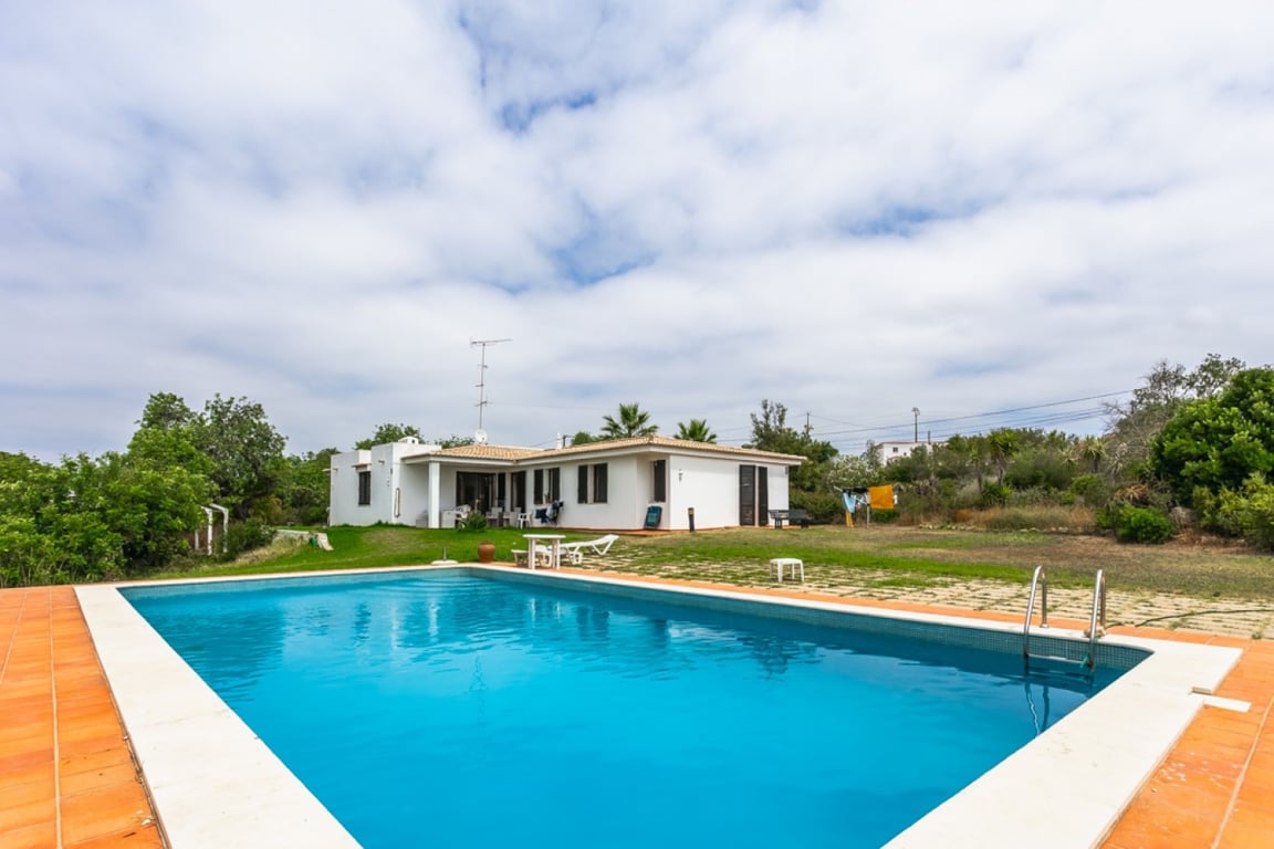 House in Guia - Image 2