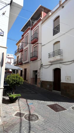 House in Granada - view 1