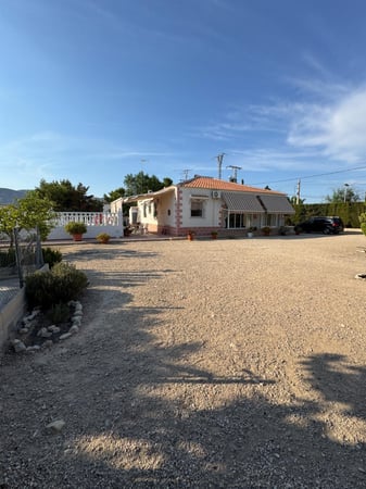 Villa in Albatera - view 1