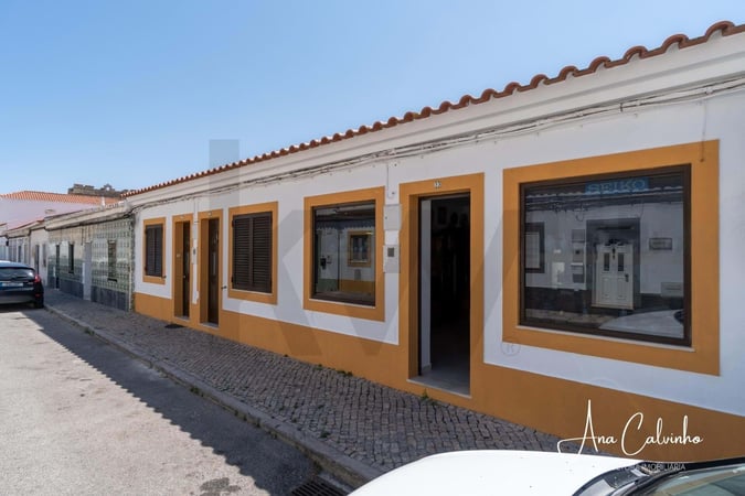 Villa in Hortas - view 1