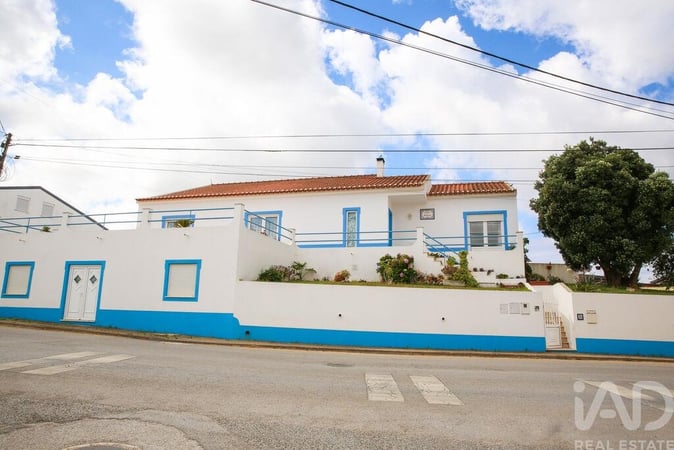 House in Lourinha - view 1