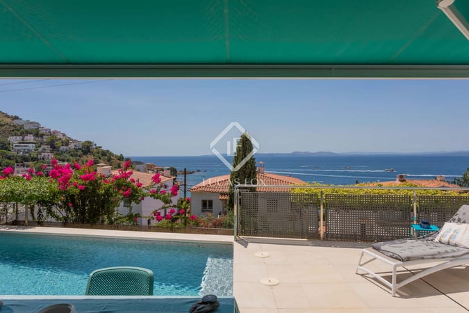 House in Los Roses - view 1