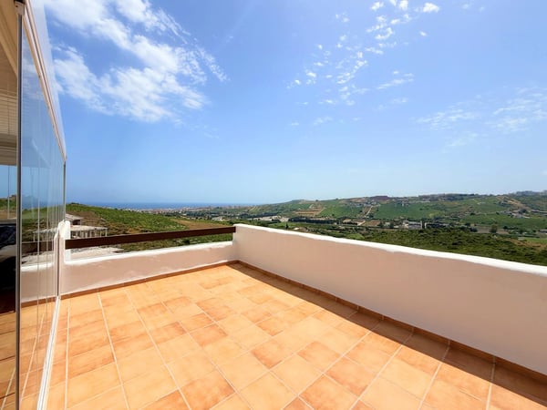 Penthouse in Urbanizacion San Roque Club - view 1