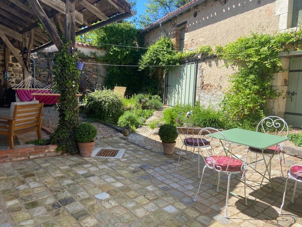 House in L'Isle-Jourdain - Image 2