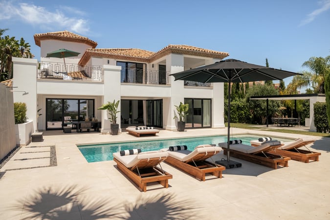 Villa in Nueva Andalucia - view 1