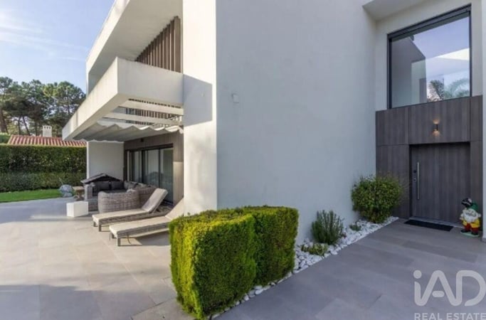 House in Charneca de Caparica - view 1