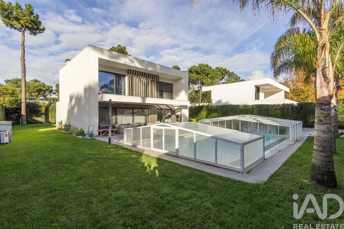 House in Charneca de Caparica - view 1