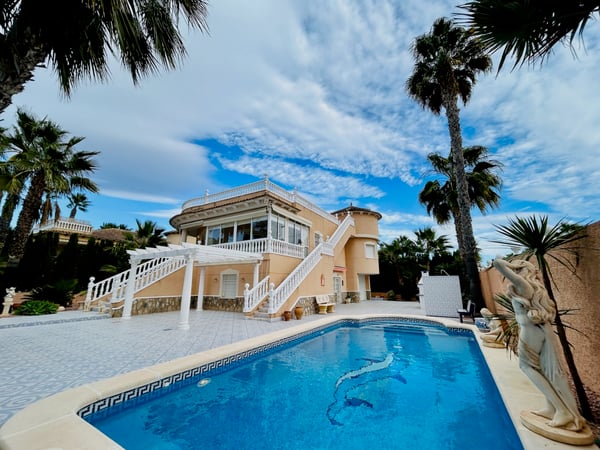 Villa in Urbanizacion los Balcones - view 1