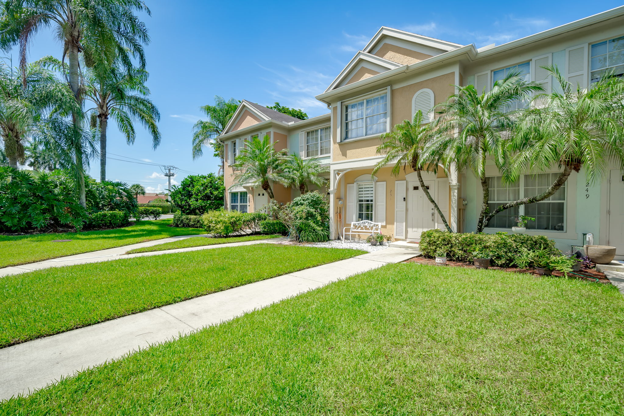 251 Mallory Ct, Weston — real estate photography by Digilux HD