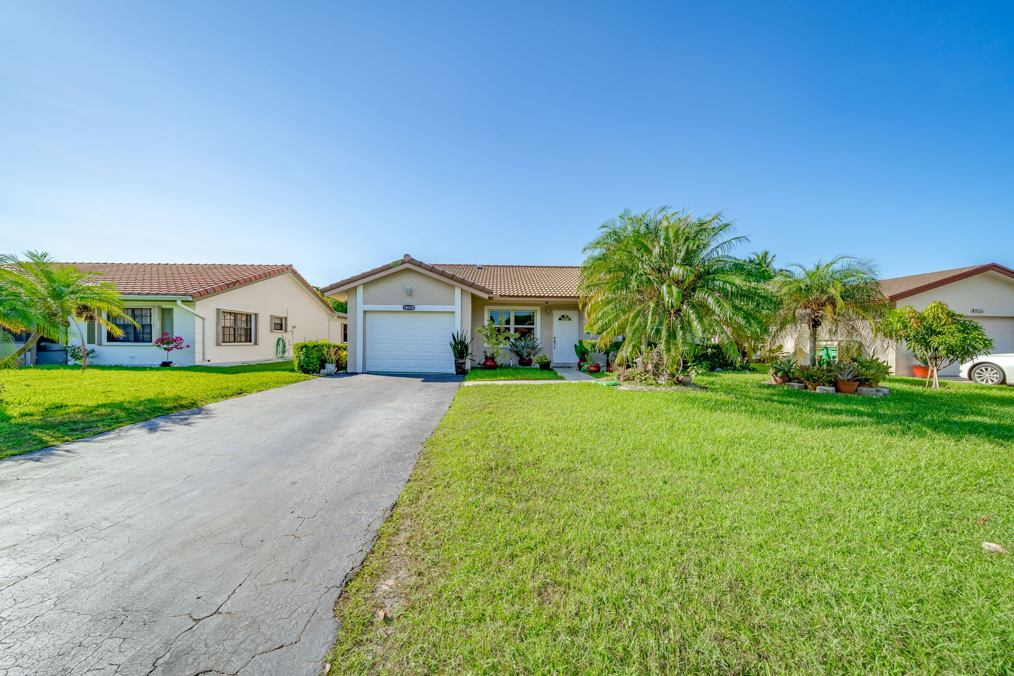 10318 NW 70th Ct, Tamarac — real estate photography by Digilux HD
