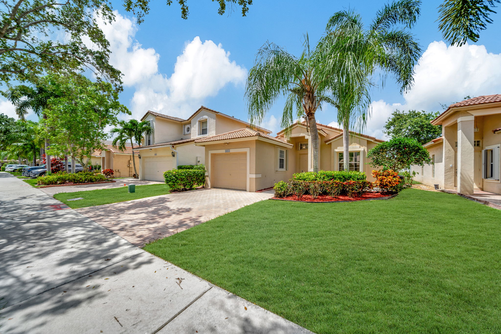 16411 Sapphire Bend, Weston — real estate photography by Digilux HD