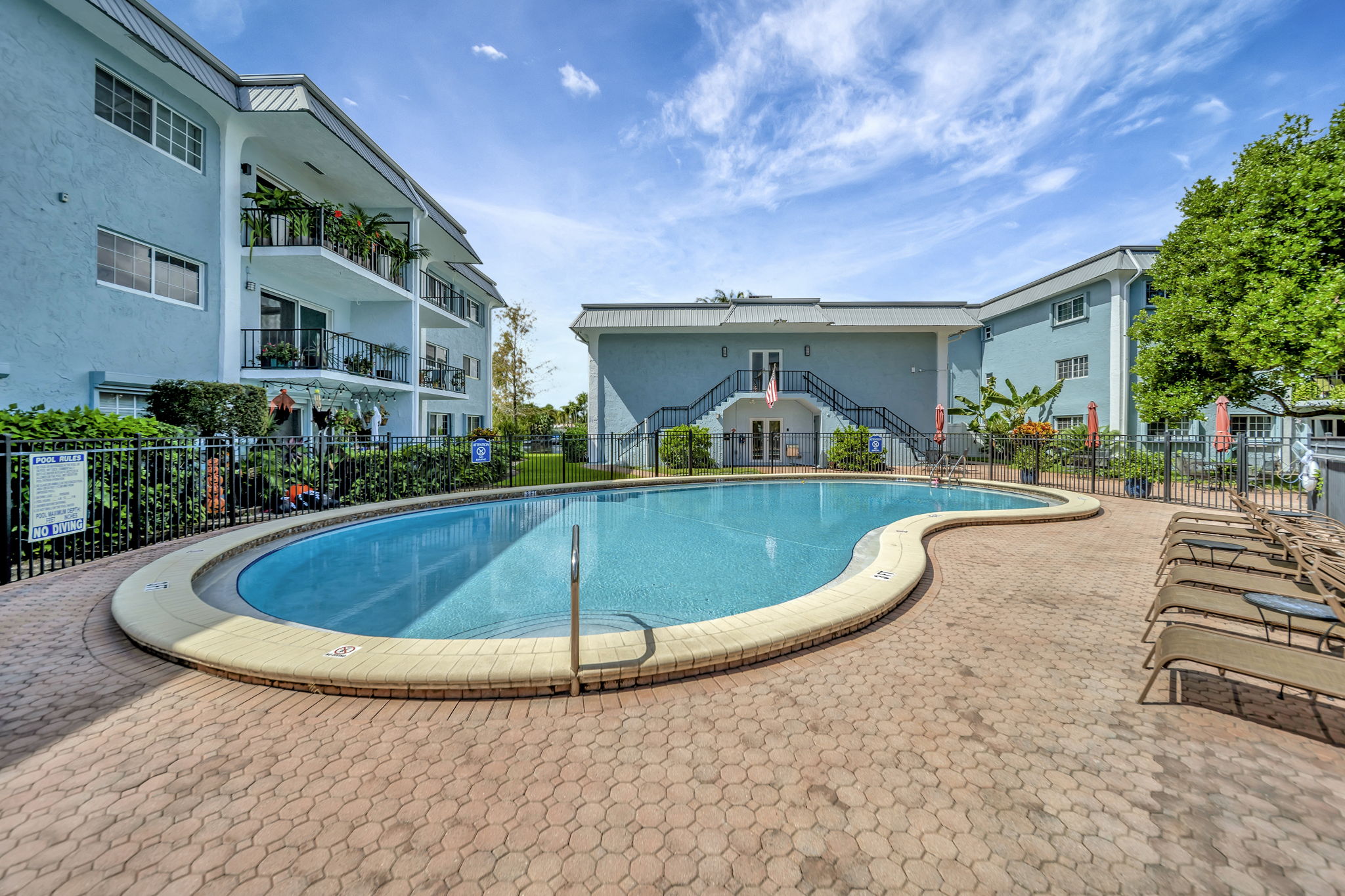 NE 5th Terrace, Wilton Manors — real estate photography by Digilux HD