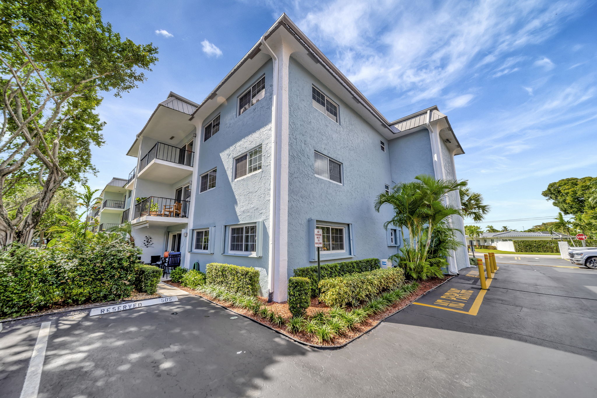 NE 5th Terrace, Wilton Manors — real estate photography by Digilux HD