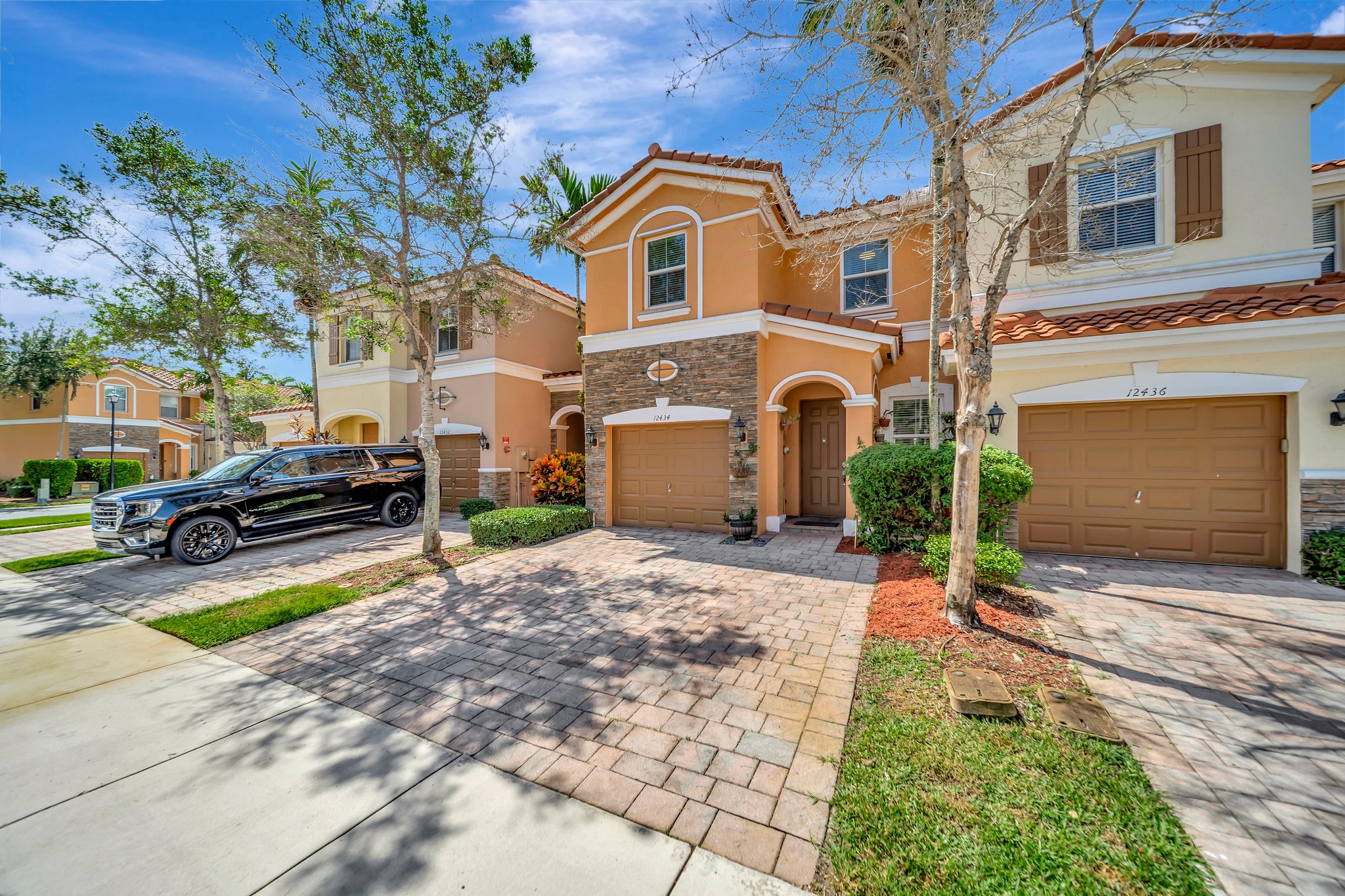 Emerald Creek Manor, Davie — real estate photography by Digilux HD