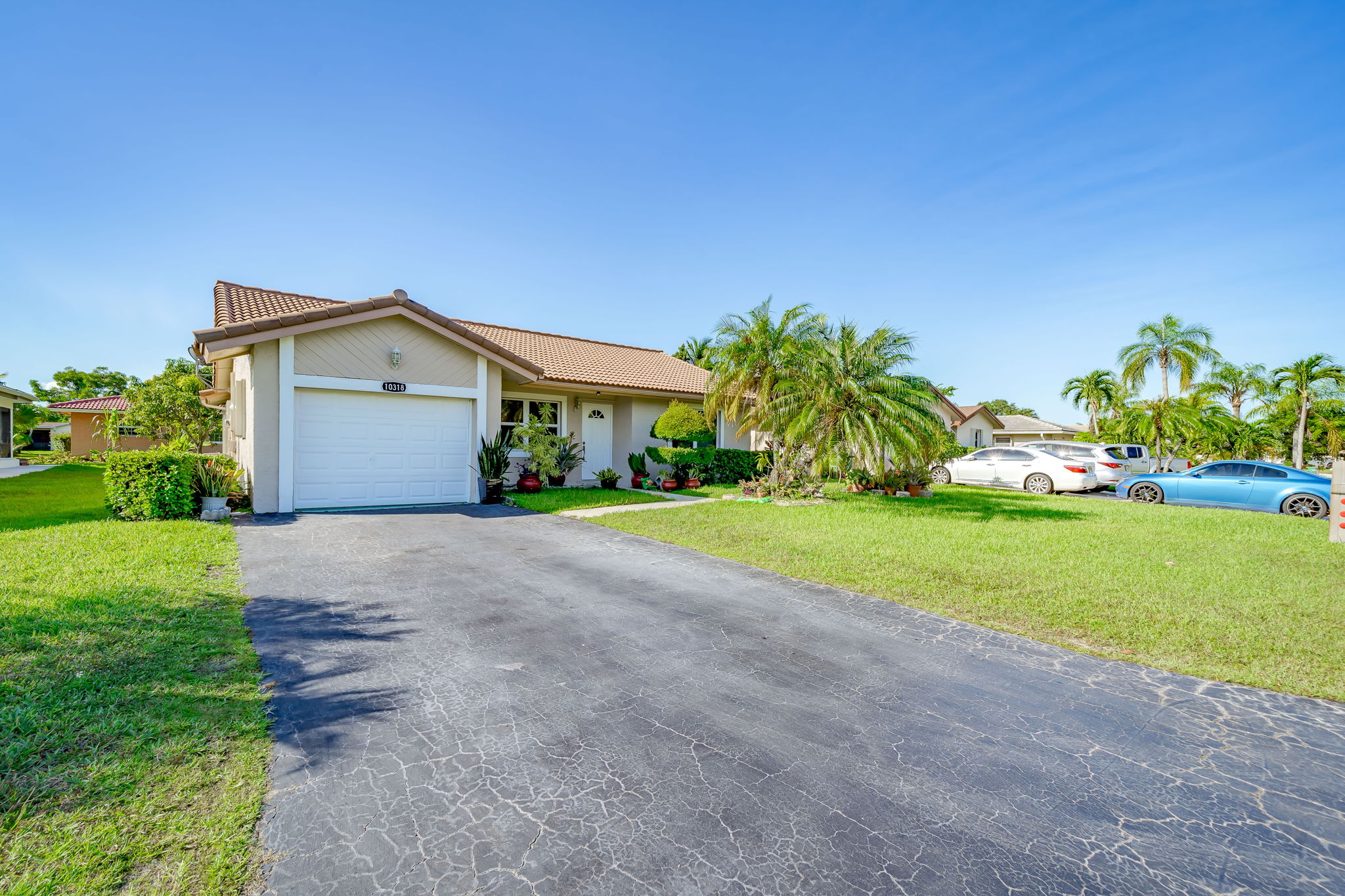 10318 NW 70th Ct, Tamarac — real estate photography by Digilux HD