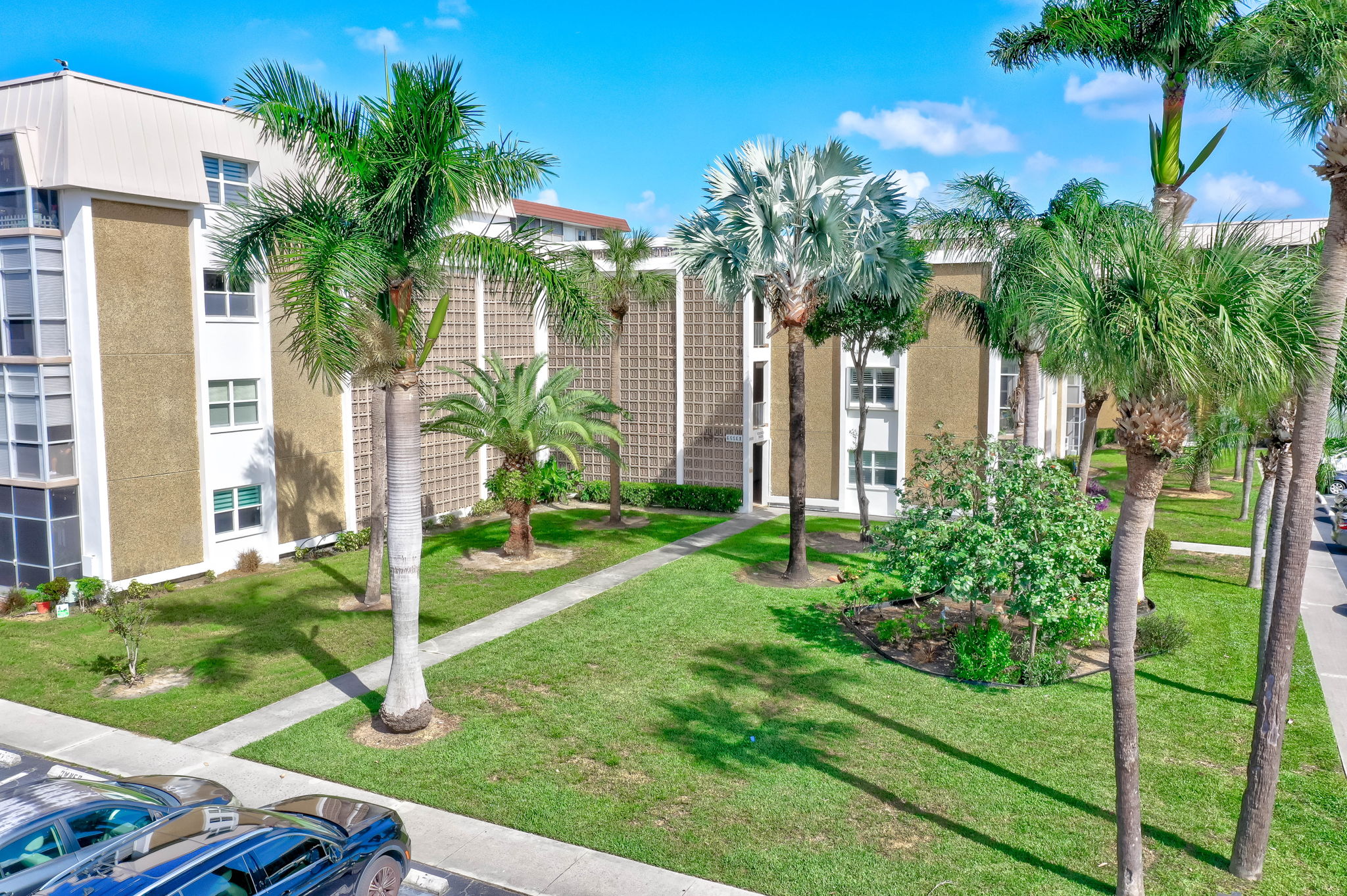 NE 16th Ave, Oakland Park — real estate photography by Digilux HD