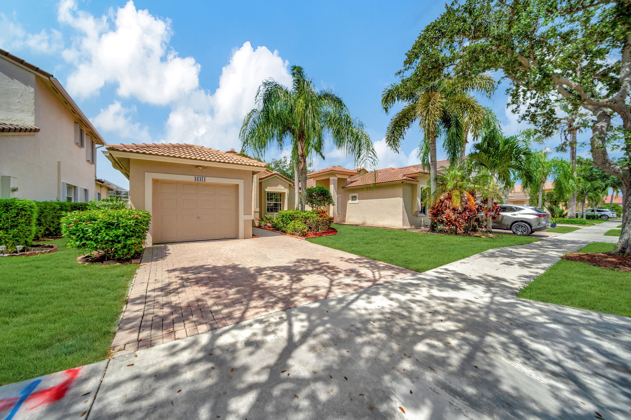 16411 Sapphire Bend, Weston — real estate photography by Digilux HD