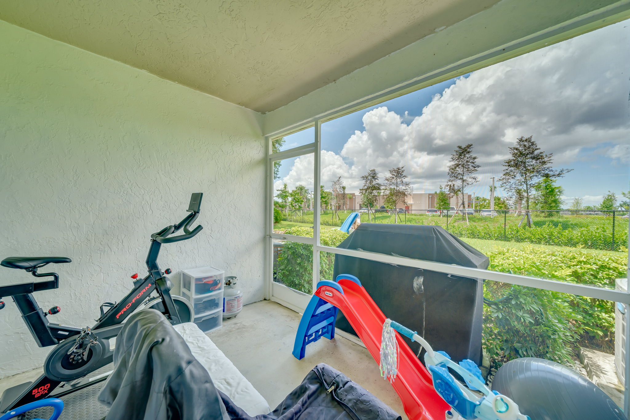 251 Mallory Ct, Weston — real estate photography by Digilux HD