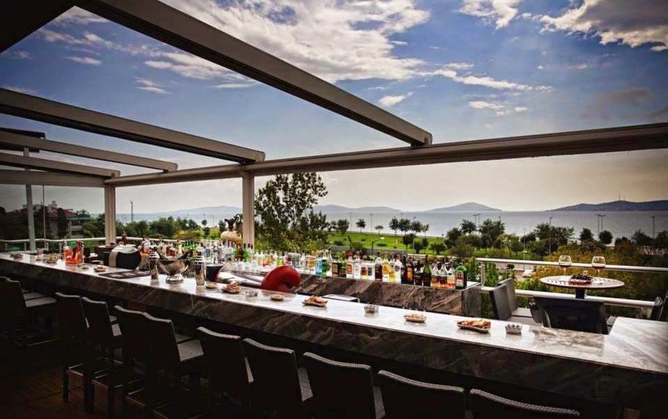 Mirror Restaurant & Bar