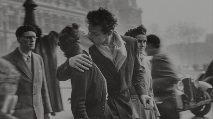 Le Baiser de l'Hotel de Ville (section)