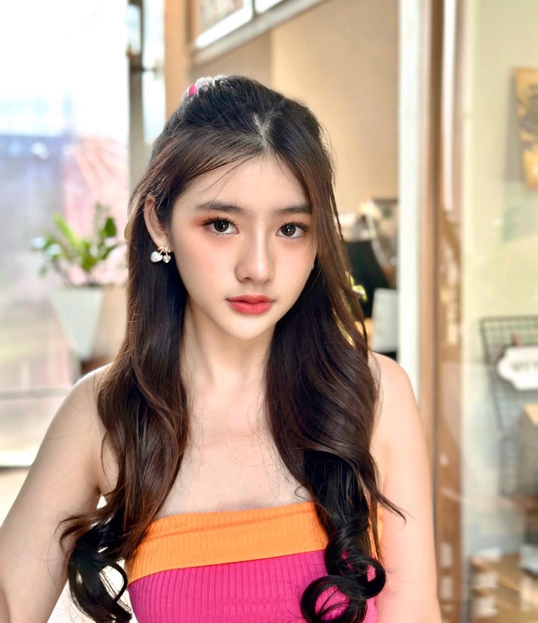 Indri escort in Surabaya