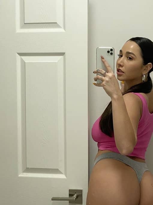 Rosah escort in Glasgow