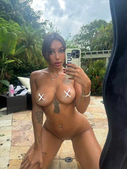Arianna escort in Athens
