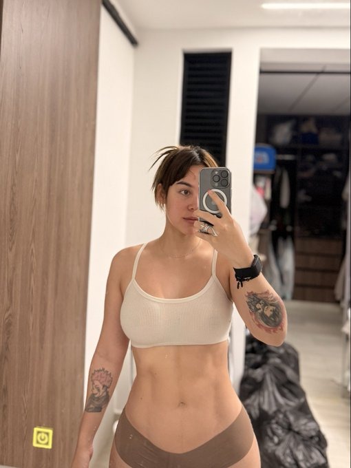 Valentina escort in Riga