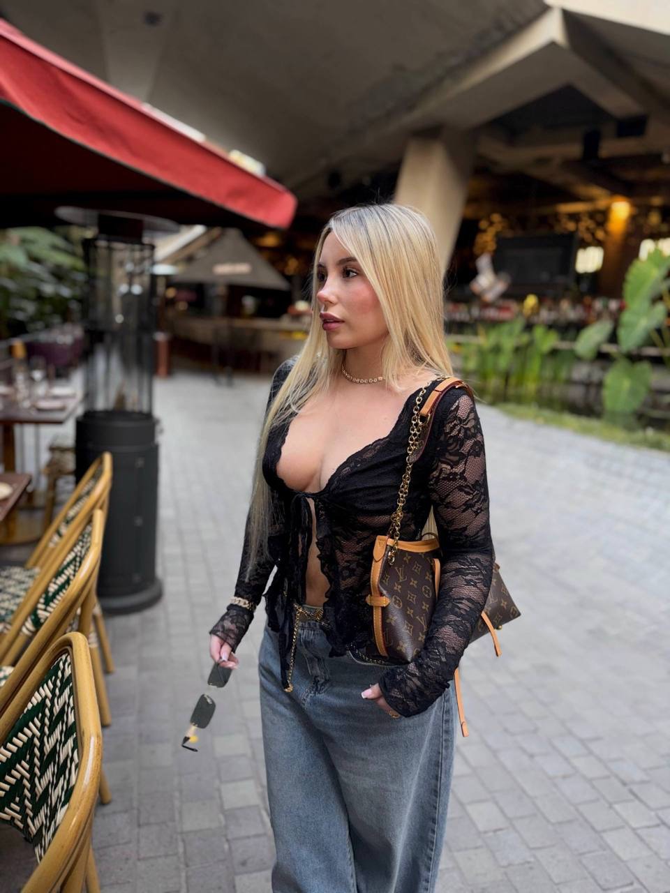 DOGANA escort in Paris