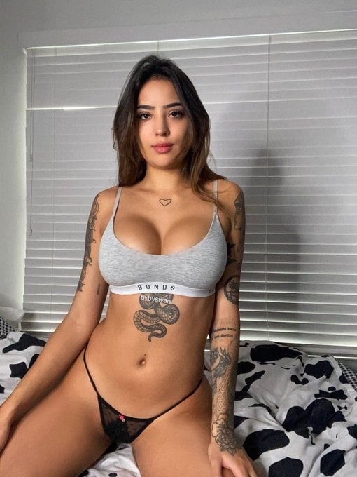 Cecile escort in Cairo