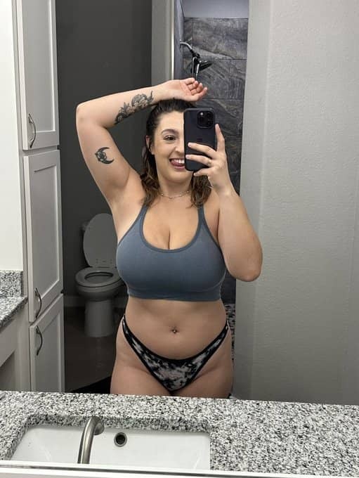 Emionne escort in Adelaide