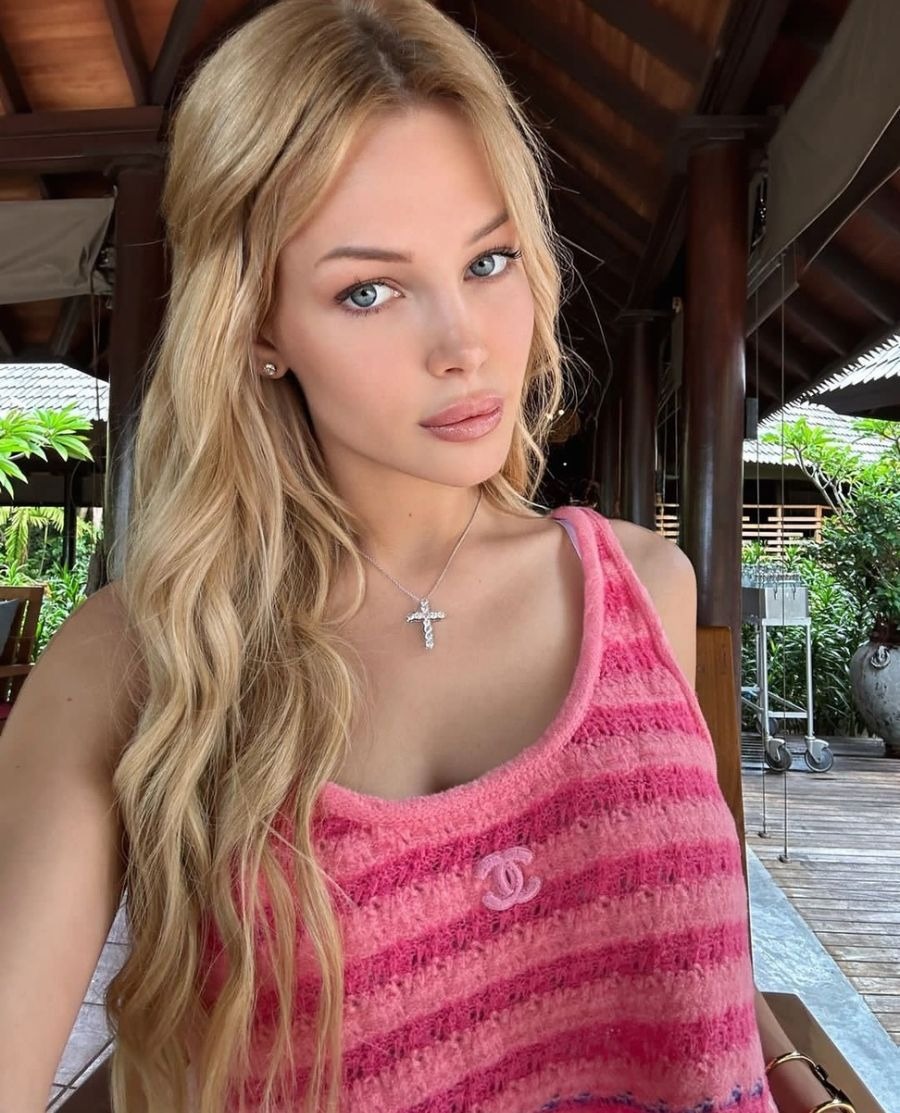 MONICA escort in Paris
