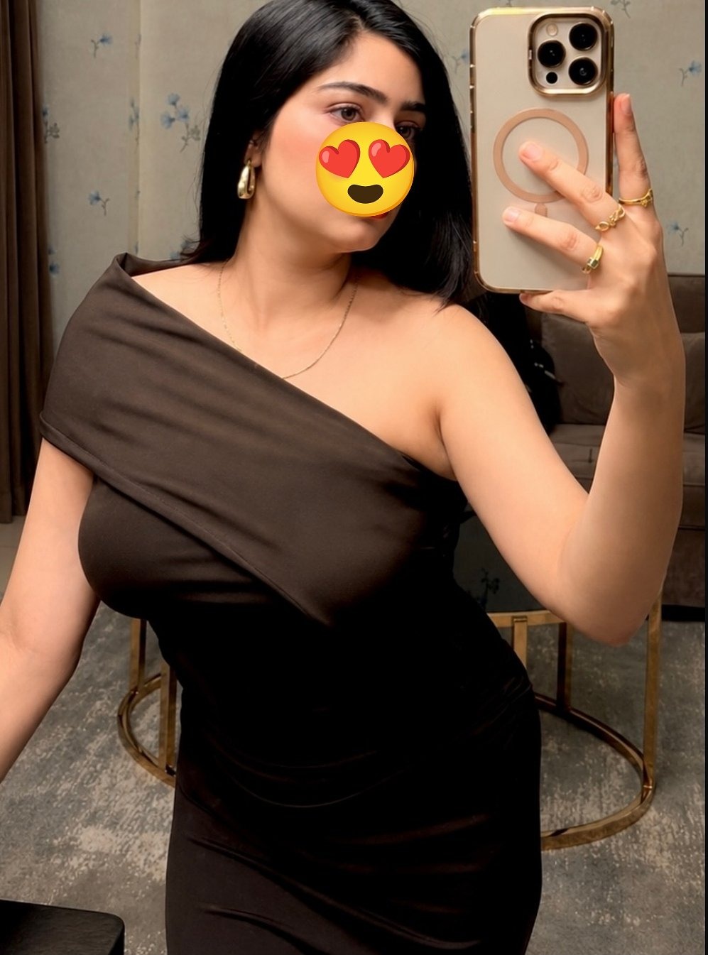 Vedhika Providing Girlfriend Experience escort in Nagpur