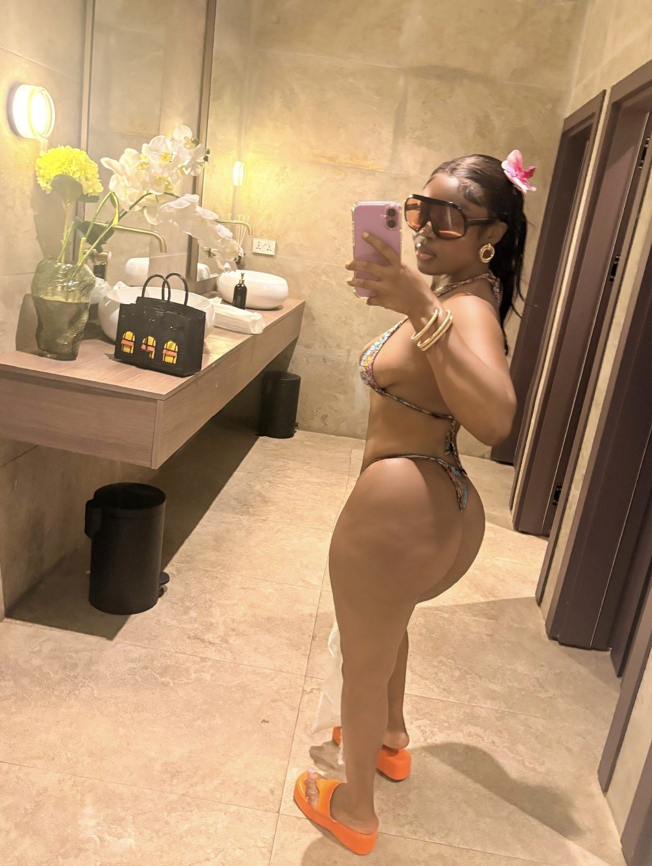 Cute Petite escort in Accra