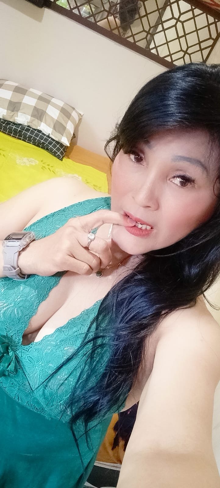 Hot Mom escort in Bali