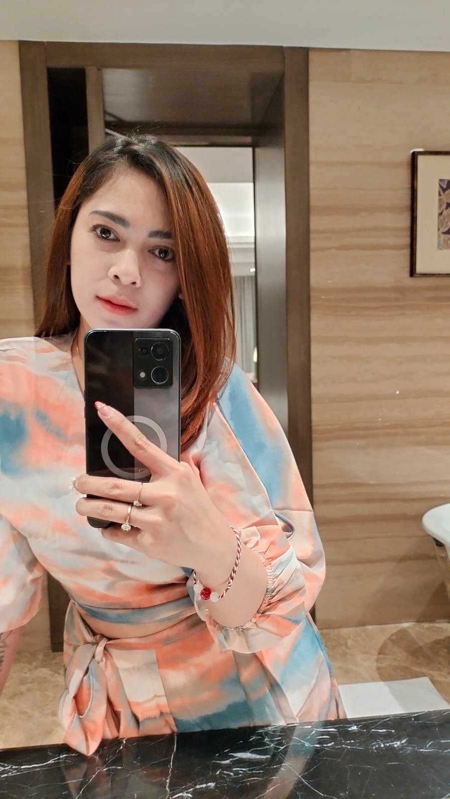 Vallen escort in Bali