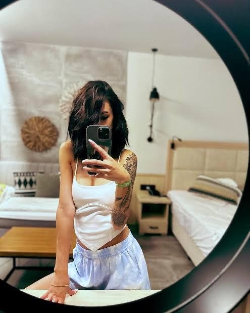 Debbie escort in Bristol