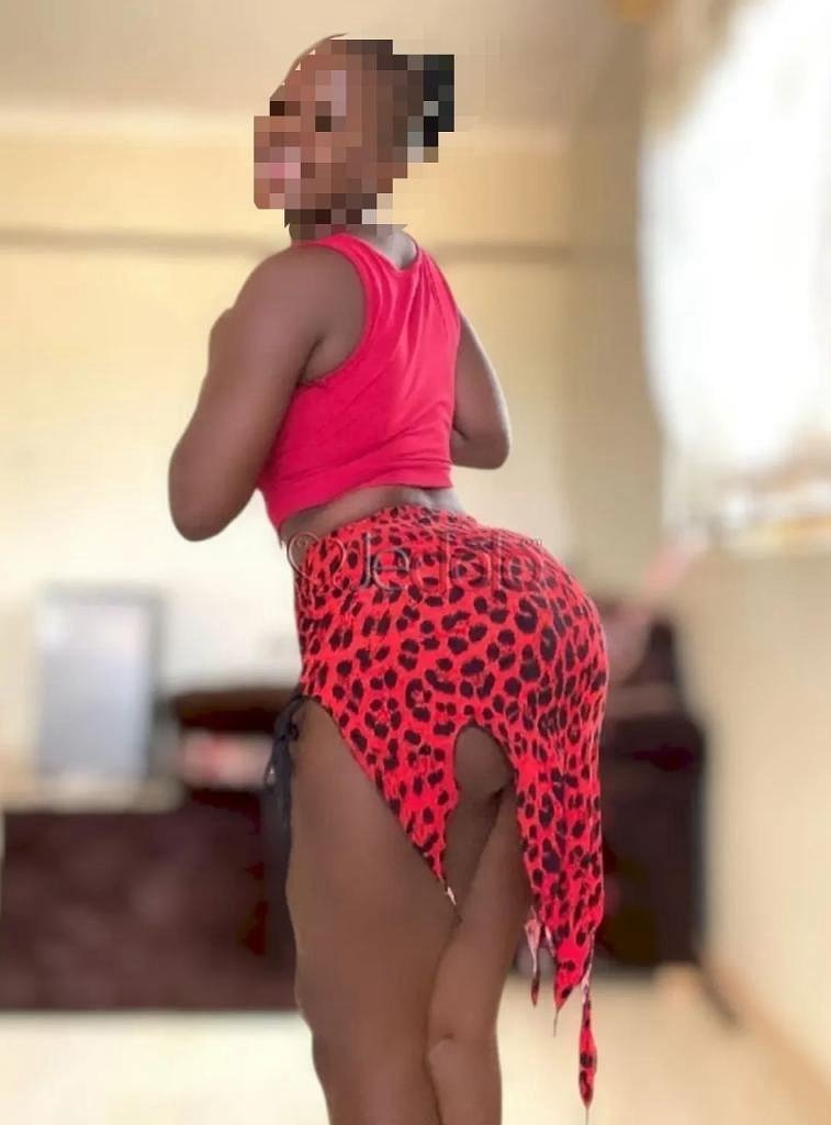 Cutepetite escort in Lomé