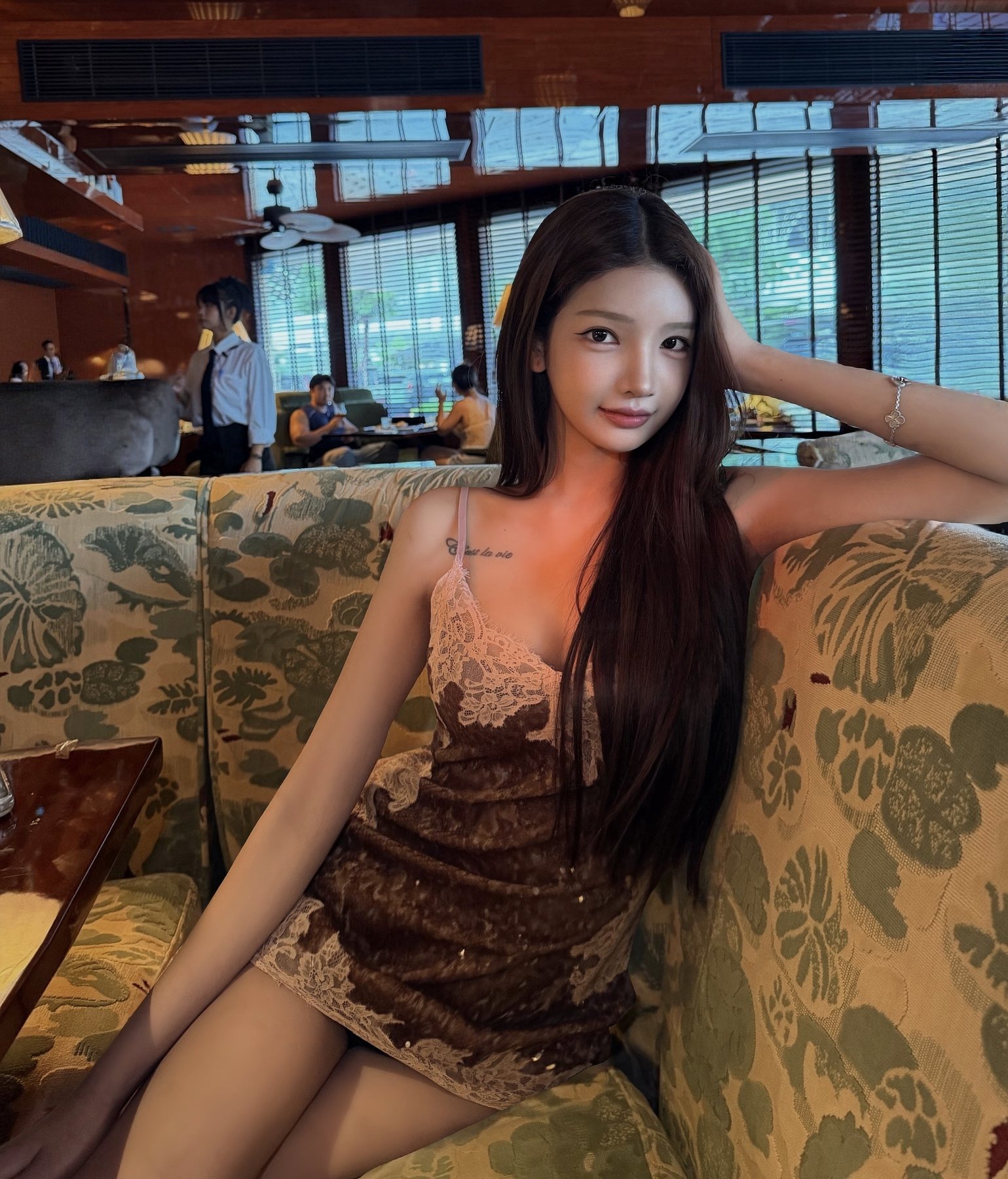 Karisa escort in Tokyo