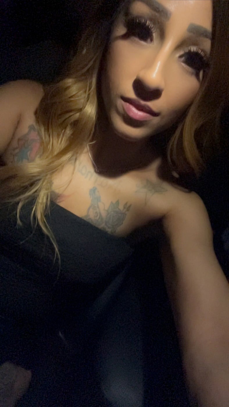 Ariel escort in Chicago