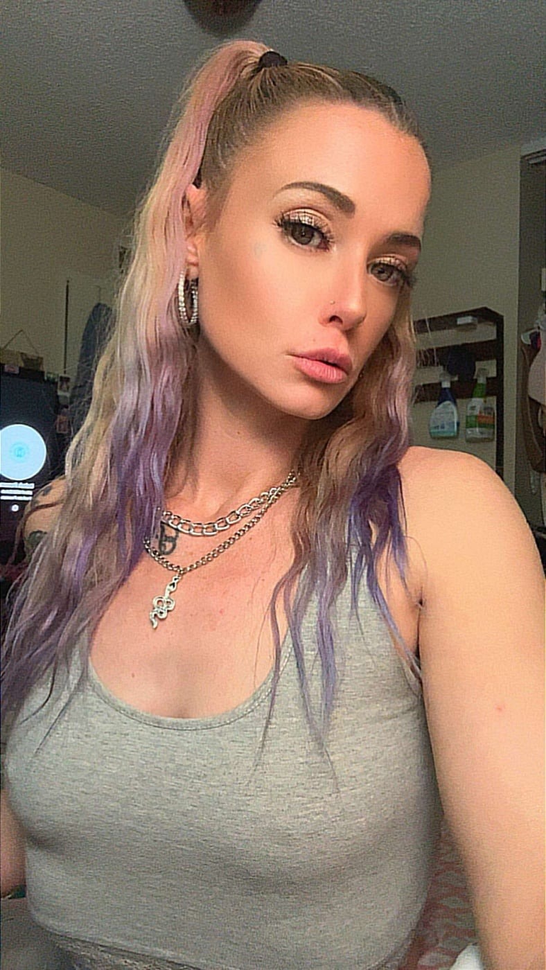 Missbehaving21 escort in Sacramento