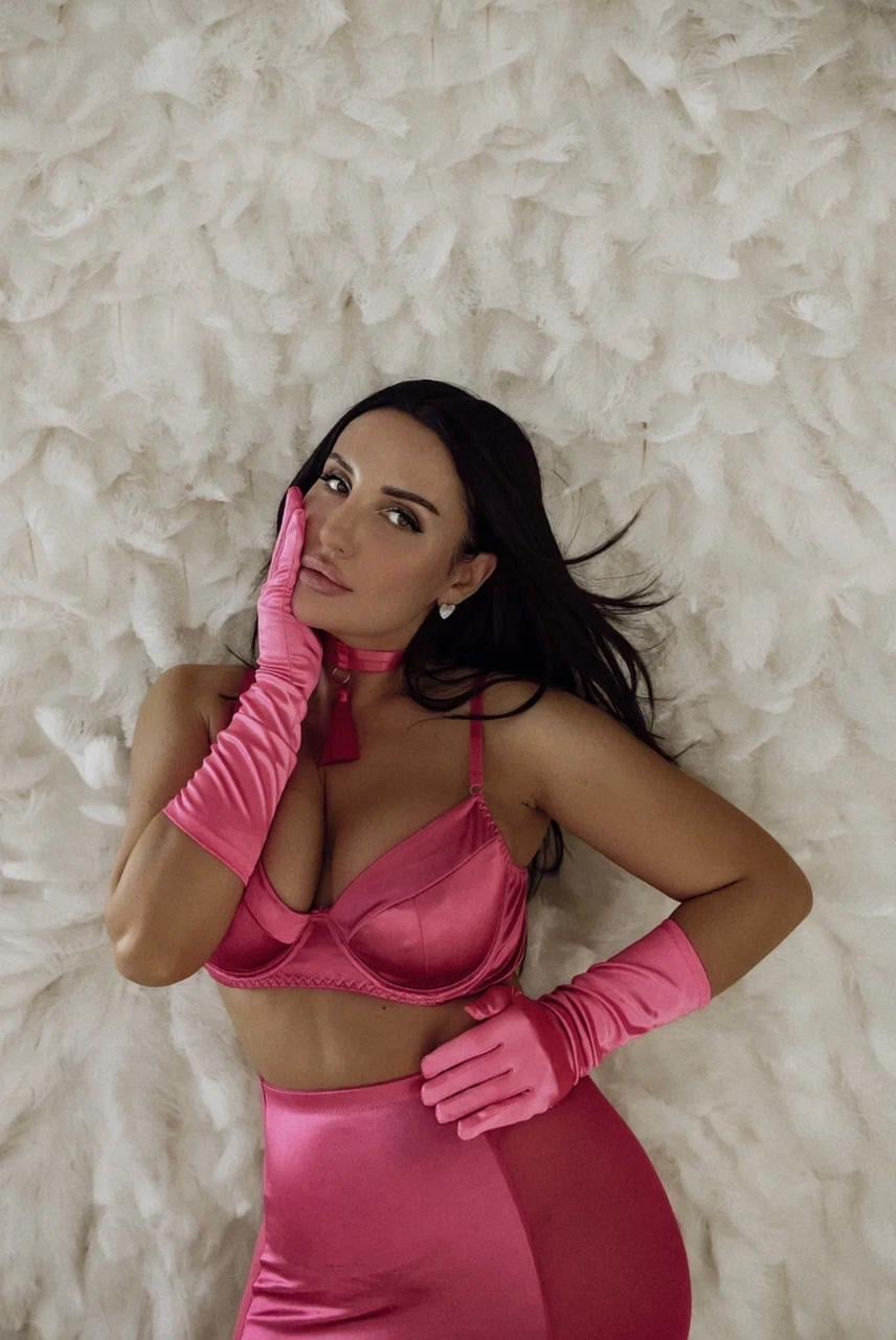 Linda escort in Zagreb