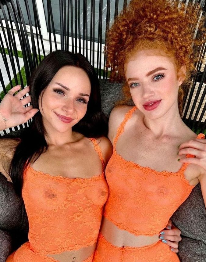 JANIS and RANIA escort in Paris